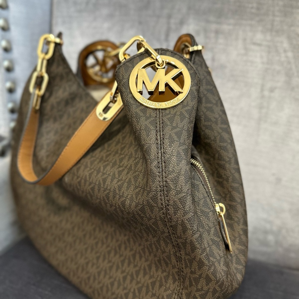 NWOT

Michael Kors Fulton Brown and Gold Shoulder Bag